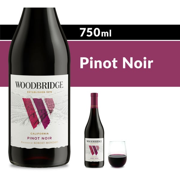 Red Wines Woodbridge Pinot Noir Red Wine Bottle hero