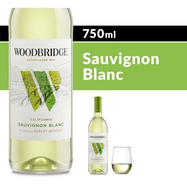 White Wines Woodbridge Sauvignon Blanc White Wine Bottle hero