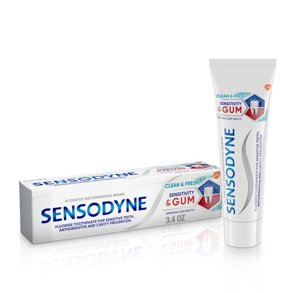 Sensodyne Sensitivity & Gum Toothpaste Clean & Fresh hero