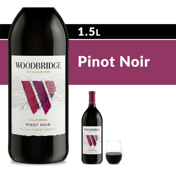 Red Wine Woodbridge Pinot Noir Red Wine Bottle hero