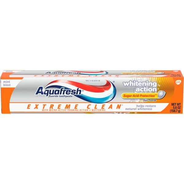 Fresh Fruits Aquafresh Extreme Clean Whitening Toothpaste hero