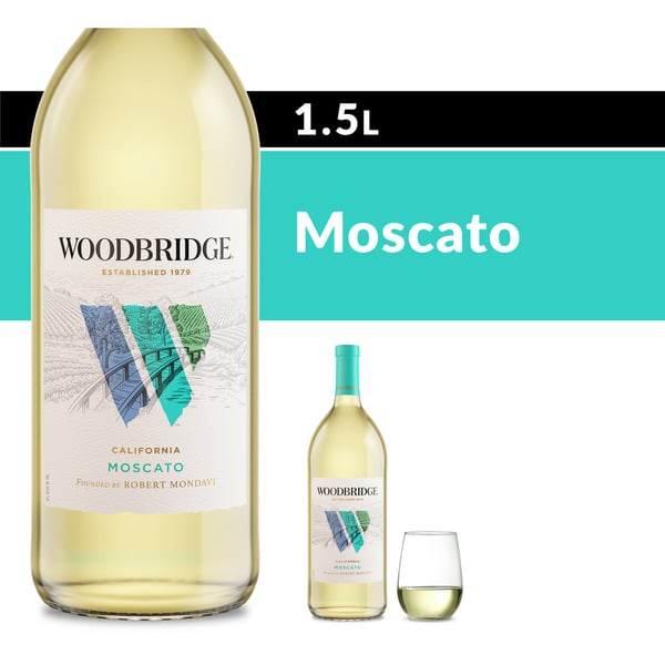 Moscato Wine Woodbridge Moscato White Wine Bottle hero