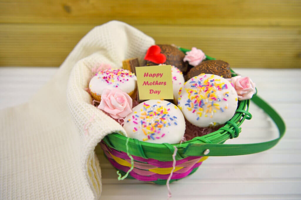 Mothers Day Gift Basket Ideas | Mother's day gift baskets, Mothers day  baskets, Gift baskets