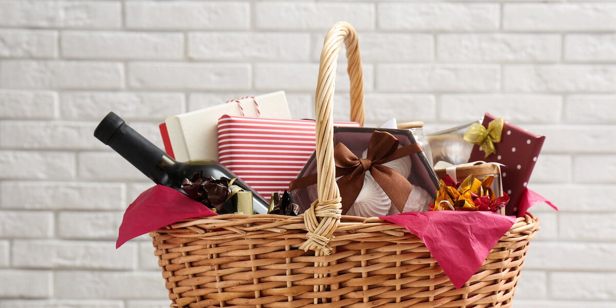 Birthday hamper | Birthday hampers, Diy holiday gifts, Valentine's day gift  baskets