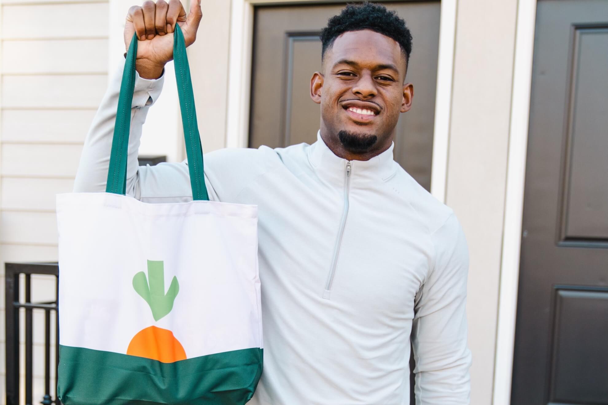 NFL star JuJu Smith-Schuster covers nearly $10,000 in layaway balances at Kansas  City store - CBS News