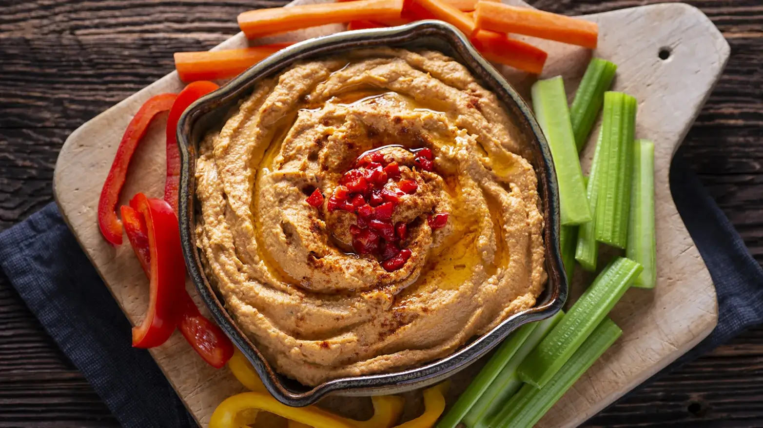 roasted red pepper hummus with veggies