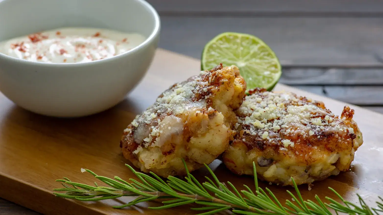 shrimp cakes with sriracha mayo