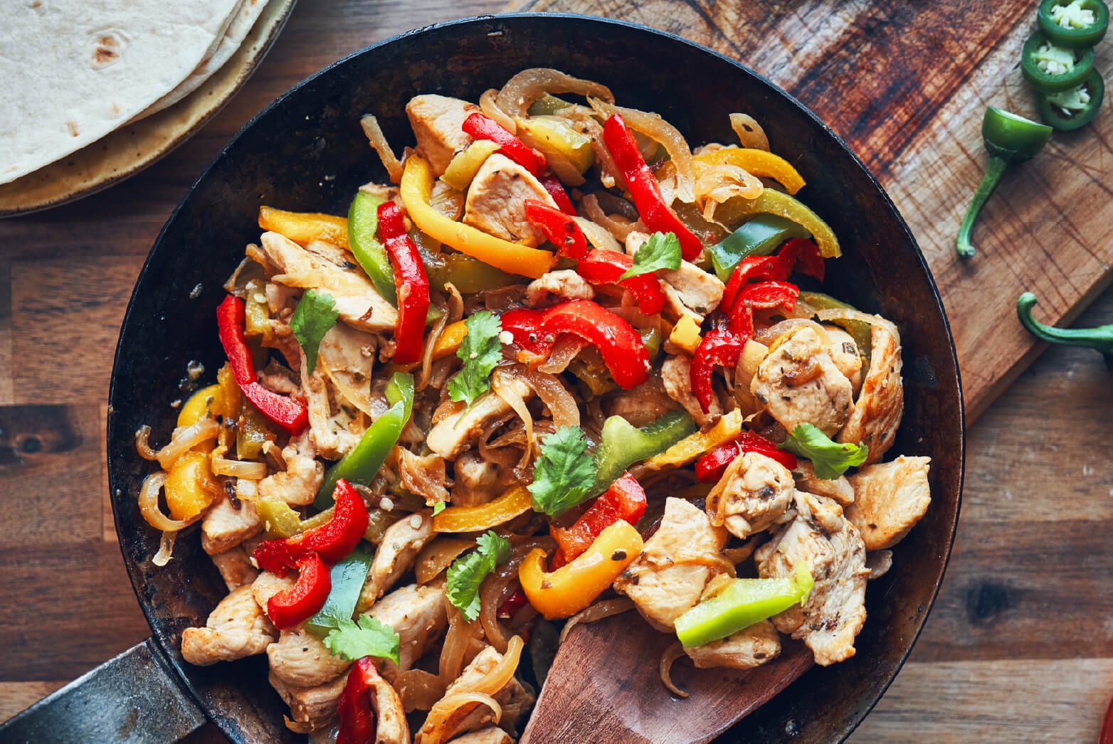 A pan of chicken fajitas with veggies