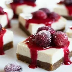 No-Bake Christmas Cheesecake Bars 